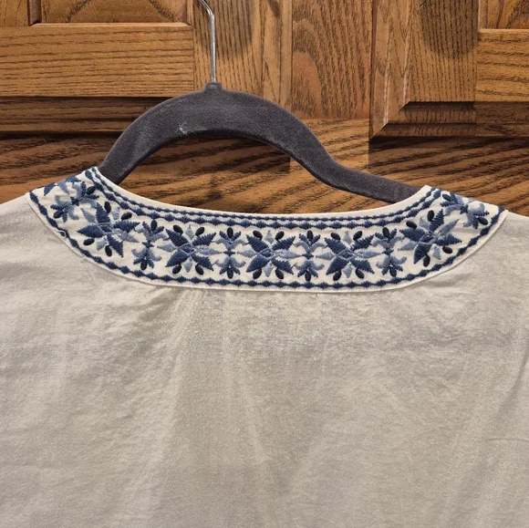 White House Black Market White & Blue Embroidered Tunic Top - Picture 10 of 10